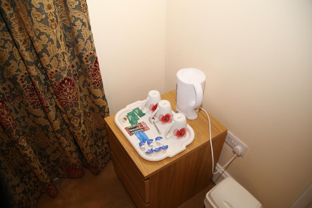 Acorn Lodge Guest House - Free Parking ゴスポート エクステリア 写真